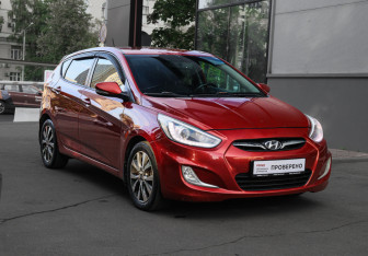 Подержанный автомобиль Hyundai Solaris Hatchback 2013 года (3 фото)