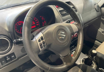 Подержанный автомобиль Suzuki SX4 Hatchback 2008 года (13 фото)
