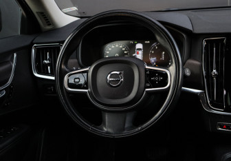 Подержанный автомобиль Volvo V90 Cross Country 2019 года (13 фото)