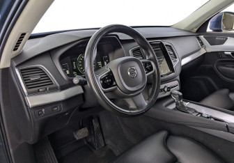 Подержанный автомобиль Volvo XC90 2019 года (21 фото)