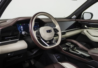 Подержанный автомобиль Geely Monjaro 2023 года (9 фото)