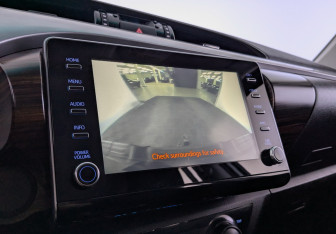 Подержанный автомобиль Toyota Hilux 2022 года (17 фото)