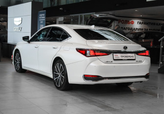 Подержанный автомобиль Lexus ES 2021 года (6 фото)