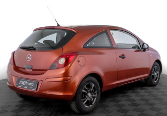 Подержанный автомобиль Opel Corsa 2011 года (5 фото)