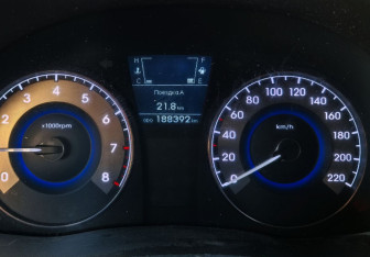 Подержанный автомобиль Hyundai Solaris Sedan 2012 года (10 фото)