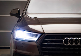 Подержанный автомобиль Audi Q7 2016 года (38 фото)