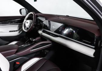 Подержанный автомобиль Geely Monjaro 2024 года (11 фото)