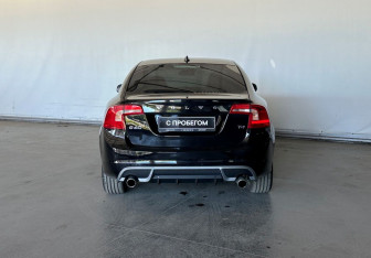 Подержанный автомобиль Volvo S60 2017 года (5 фото)