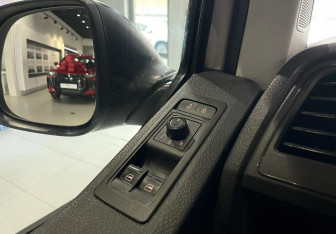 Подержанный автомобиль Volkswagen Caravelle 2019 года (18 фото)