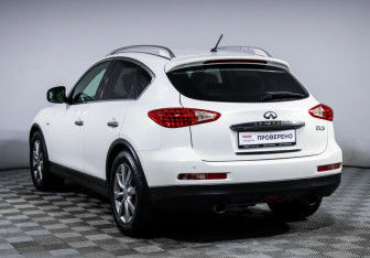 Подержанный автомобиль Infiniti EX 2012 года (7 фото)