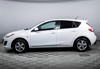 Подержанный автомобиль Mazda 3 Hatchback 2010 года (8 фото)