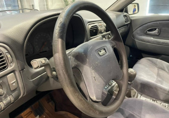 Подержанный автомобиль Volvo S40 1999 года (13 фото)