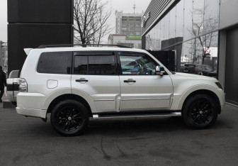 Подержанный автомобиль Mitsubishi Pajero 2019 года (4 фото)