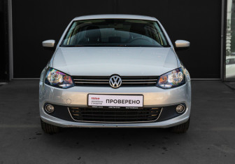 Подержанный автомобиль Volkswagen Polo Sedan 2012 года (2 фото)