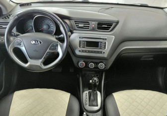 Подержанный автомобиль Kia Rio Hatchback 2016 года (10 фото)