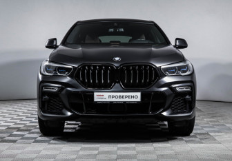 Подержанный автомобиль BMW X6 2021 года (2 фото)