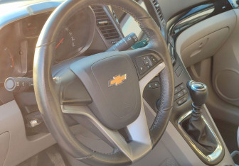 Подержанный автомобиль Chevrolet Orlando 2012 года (15 фото)