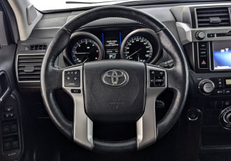 Подержанный автомобиль Toyota Land Cruiser Prado 2014 года (22 фото)