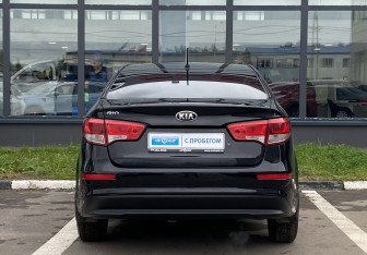 Подержанный автомобиль Kia Rio Sedan 2016 года (6 фото)