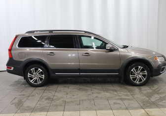 Подержанный автомобиль Volvo XC70 2012 года (7 фото)