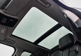 Подержанный автомобиль Land Rover Range Rover Sport 2017 года (22 фото)