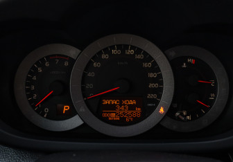 Подержанный автомобиль Toyota RAV4 2010 года (21 фото)