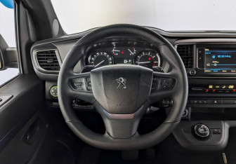 Подержанный автомобиль Peugeot Traveller 2018 года (21 фото)