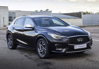 Подержанный автомобиль Infiniti Q30 2017 года (3 фото)