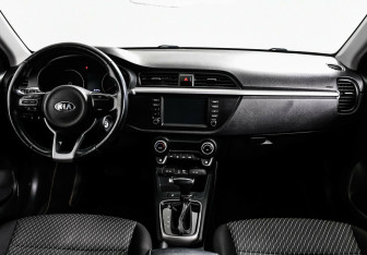 Подержанный автомобиль Kia Rio Sedan 2018 года (9 фото)