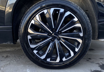 Подержанный автомобиль Jaecoo J8 2024 года (9 фото)