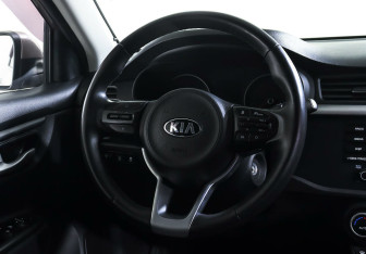 Подержанный автомобиль Kia Rio Sedan 2018 года (10 фото)