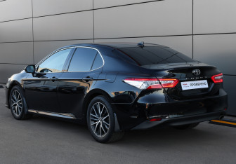 Подержанный автомобиль Toyota Camry Sedan 2021 года (7 фото)
