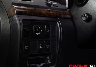 Подержанный автомобиль Toyota Land Cruiser Suv 2011 года (20 фото)