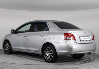 Подержанный автомобиль Toyota Yaris Sedan 2007 года (4 фото)