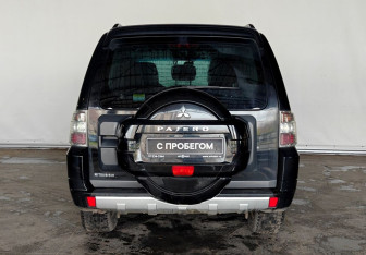 Подержанный автомобиль Mitsubishi Pajero 2013 года (5 фото)