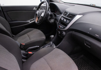 Подержанный автомобиль Hyundai Solaris Sedan 2011 года (9 фото)