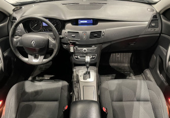 Подержанный автомобиль Renault Latitude 2011 года (10 фото)