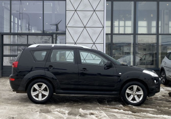 Подержанный автомобиль Peugeot 4007 2008 года (4 фото)
