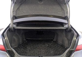 Подержанный автомобиль Toyota Camry Sedan 2016 года (10 фото)