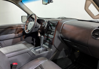 Подержанный автомобиль Ford Explorer 2008 года (15 фото)