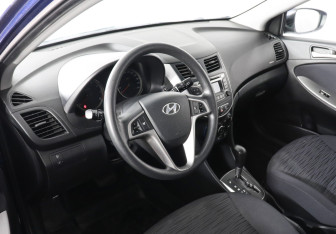 Подержанный автомобиль Hyundai Solaris Hatchback 2015 года (5 фото)