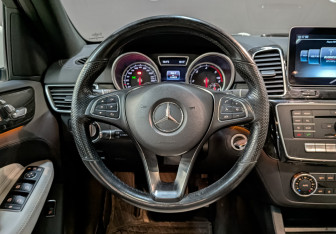 Подержанный автомобиль Mercedes-Benz GLE 2017 года (21 фото)