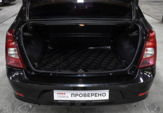 Подержанный автомобиль Renault Logan Sedan 2011 года (10 фото)