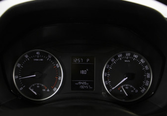 Подержанный автомобиль Skoda Octavia Liftback 2011 года (10 фото)