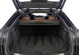Подержанный автомобиль BMW X6 2020 года (10 фото)