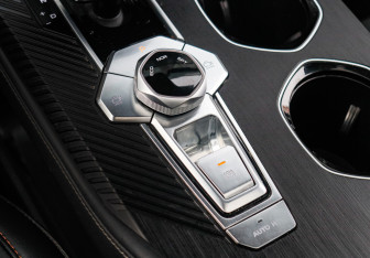 Подержанный автомобиль Changan UNI-K 2023 года (26 фото)