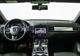 Подержанный автомобиль Volkswagen Touareg 2011 года (14 фото)