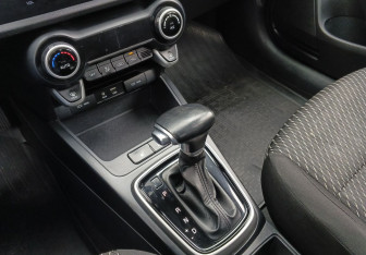 Подержанный автомобиль Kia Rio Sedan 2017 года (13 фото)
