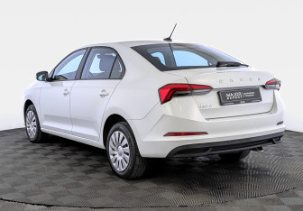 Подержанный автомобиль Skoda Rapid Liftback 2021 года (7 фото)