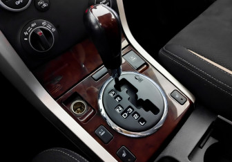 Подержанный автомобиль Suzuki Grand Vitara 2015 года (27 фото)